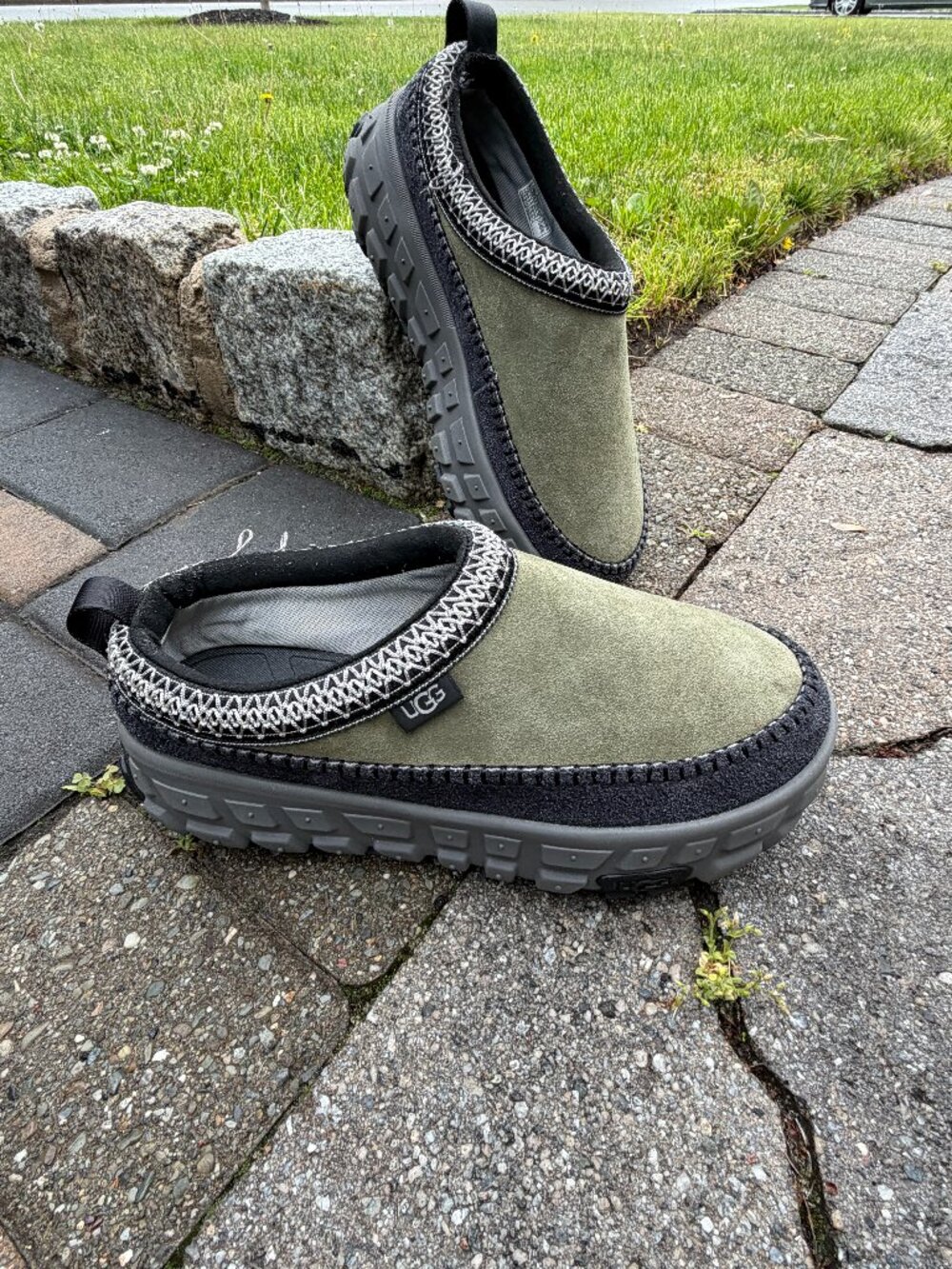 UGG Venture Daze 'Burnt Olive Charcoal'